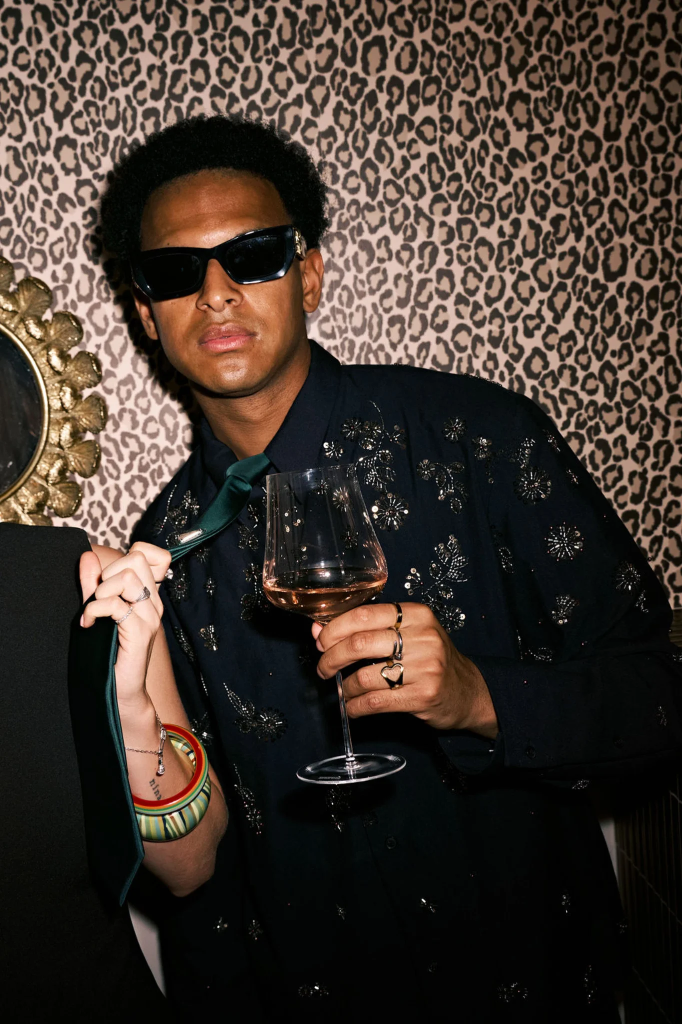 Portrait with sunglasses and a BaoMao glass