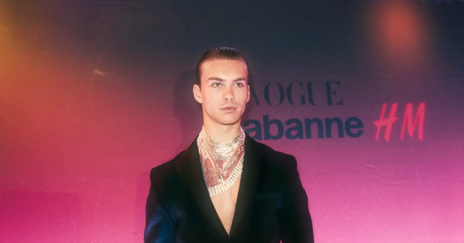 Guest wearing silver jewellery at the Rabanne H&M photowall